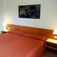 Отель AS Hoteles Porta Catalana Агульяна комната для гостей