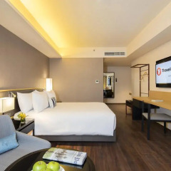 Отель Travelodge Sukhumvit 11 4* Номер Делюкс фото 5