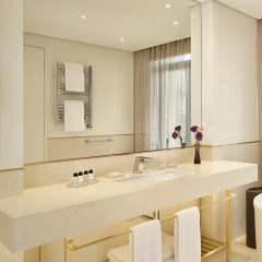 Отель The Alexander, A Luxury Collection Hotel, Yerevan Армения, Ереван - отзывы, цены и фото номеров - забронировать отель The Alexander, A Luxury Collection Hotel, Yerevan онлайн ванная