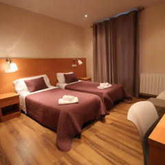 Отель Hostal Orleans Испания, Барселона - 1 отзыв об отеле, цены и фото номеров - забронировать отель Hostal Orleans онлайн комната для гостей фото 5