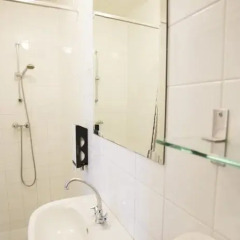 Quentin England Hotel 2* Кровать в общем номере с двухъярусной кроватью фото 4