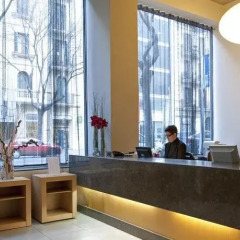 Hotel Sagrada Familia интерьер отеля