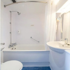Отель Travelodge London Central Marylebone Великобритания, Лондон - отзывы, цены и фото номеров - забронировать отель Travelodge London Central Marylebone онлайн ванная