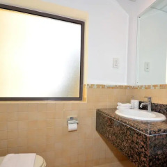 Отель Vacation Holiday Homes - Jumeirah Beach Residences ванная фото 2