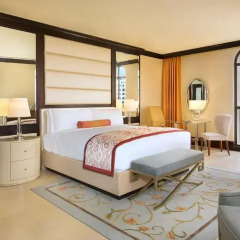 Отель The Ritz-Carlton Abu Dhabi Grand Canal 5* Люкс Venetian village