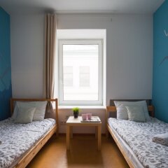 Хостел VELOHOSTEL Marata Номер категории Эконом с 2 отдельными кроватями (общая ванная комната)