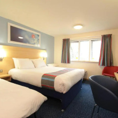 Отель Travelodge London Ilford комната для гостей фото 3