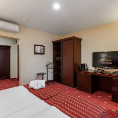 Клуб Отель Корона 4* Сьюит фото 5