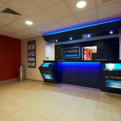 Отель Travelodge London Bethnel Green банкомат