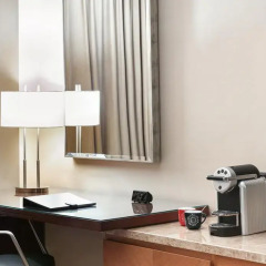 Отель Al Ghurair Rayhaan by Rotana Представительский номер с различными типами кроватей фото 4