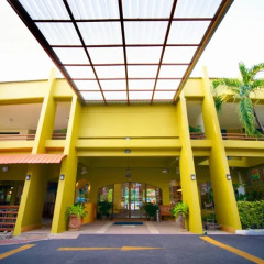 Отель Peace Resort Pattaya парковка
