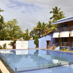 Отель Arambol Plaza Beach Resort бассейн
