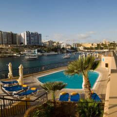 Отель Marina Hotel Corinthia Beach Resort Мальта, Сан Джулианс - отзывы, цены и фото номеров - забронировать отель Marina Hotel Corinthia Beach Resort онлайн балкон фото 4