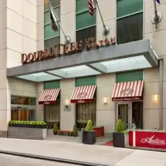 Отель DoubleTree by Hilton New York Downtown вид на фасад фото 2