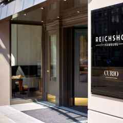 Отель Reichshof Hamburg, Curio Collection by Hilton вид на фасад фото 2