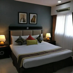 Отель Mac Boutique Suites Sukhumvit Soi 7 4* Люкс Royal фото 2