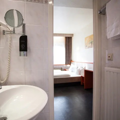 Отель Centro Hotel Ariane Германия, Кёльн - 5 отзывов об отеле, цены и фото номеров - забронировать отель Centro Hotel Ariane онлайн ванная