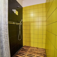 Yagoda Hostel Улучшенный номер с различными типами кроватей фото 5
