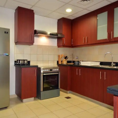 Отель Vacation Holiday Homes - Jumeirah Beach Residences в номере