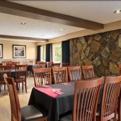 Отель Days Inn by Wyndham Victoria Uptown Канада, Виктория - отзывы, цены и фото номеров - забронировать отель Days Inn by Wyndham Victoria Uptown онлайн питание