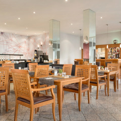 Отель Ramada by Wyndham München Airport Германия, Мюнхен - отзывы, цены и фото номеров - забронировать отель Ramada by Wyndham München Airport онлайн гостиничный бар
