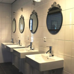 Отель Hostelle - Caters to Women (хостел для женщин) Нидерланды, Амстердам - отзывы, цены и фото номеров - забронировать отель Hostelle - Caters to Women (хостел для женщин) онлайн ванная фото 2