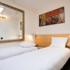 Quentin England Hotel 2* Стандартный номер с различными типами кроватей (общая ванная комната)