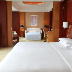 Отель Pudong Shangri-La East Shanghai 5* Номер Premier с различными типами кроватей