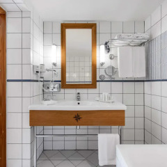 Отель Green Park Hotel Klaipeda Литва, Клайпеда - 7 отзывов об отеле, цены и фото номеров - забронировать отель Green Park Hotel Klaipeda онлайн ванная фото 3