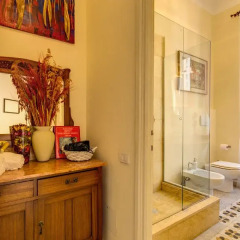 C. Luxury Palace & Hostel удобства в номере фото 3