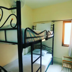 Phuket Paradise Hotel 2* Номер с общей ванной комнатой с различными типами кроватей (общая ванная комната) фото 2