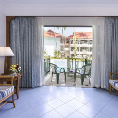 Отель Amora Beach Resort Phuket комната для гостей фото 11
