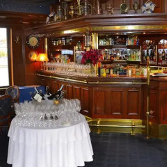Отель Admiral Botel гостиничный бар
