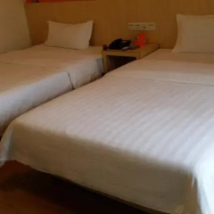 Отель 7 Days Inn (Guangzhou Huanghuagang Metro Station) комната для гостей фото 5