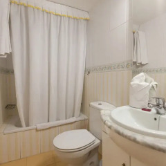 Отель El Marqués Palace by Intercorp Hotel Group Испания, Пуэрто-де-Сантьяго - 4 отзыва об отеле, цены и фото номеров - забронировать отель El Marqués Palace by Intercorp Hotel Group онлайн ванная фото 2
