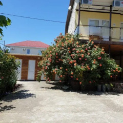 Гостевой Дом Ghouse вид на фасад фото 2