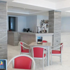 Отель Euroclub Hotel Мальта, Каура - 1 отзыв об отеле, цены и фото номеров - забронировать отель Euroclub Hotel онлайн гостиничный бар
