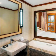 Отель Sheraton Maldives Full Moon Resort & Spa 5* Номер Делюкс Beach front с различными типами кроватей фото 3