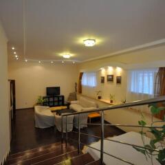 Апартаменты Apartments at Polevaya комната для гостей