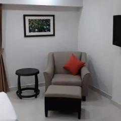 Отель Mac Boutique Suites Sukhumvit Soi 7 4* Люкс Royal фото 6