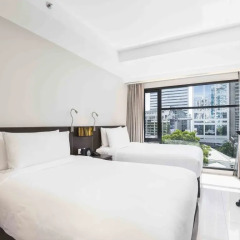 Отель Maitria Sukhumvit 18 Bangkok – A Chatrium Collection 4* Улучшенный номер фото 5