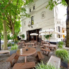 The Warrington Hotel