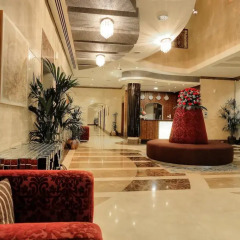 One to One Clover Hotel & Suites интерьер отеля