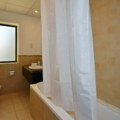 Отель Vacation Holiday Homes - Jumeirah Beach Residences ванная