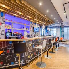 Гостиница ibis Moscow Domodedovo Airport гостиничный бар фото 2