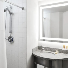 Radisson Hotel New York Wall Street 4* Номер категории Премиум с различными типами кроватей фото 5