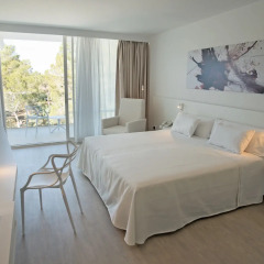 Отель Els Pins Resort & Spa 4* Номер Делюкс с различными типами кроватей фото 2