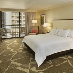 Отель Hilton Hawaiian Village Waikiki Beach Resort 4* Стандартный номер с двуспальной кроватью фото 7