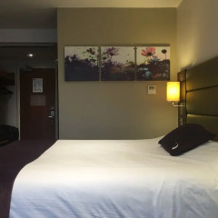 Отель Premier Inn Glasgow Braehead Великобритания, Глазго - отзывы, цены и фото номеров - забронировать отель Premier Inn Glasgow Braehead онлайн сейф в номере фото 2