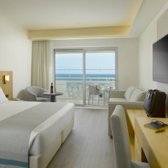 Отель St Raphael Resort & Marina комната для гостей